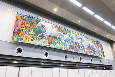 「障害児者とその家族118名×KENSUKE TAKAHASHI」による10ｍの巨大壁画