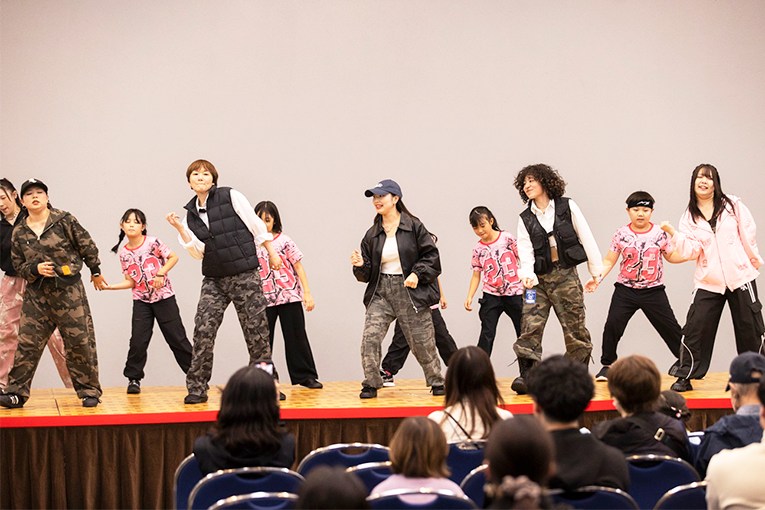 トムボウイ・ダンスインスティテュート（ダンスパフォーマンス）